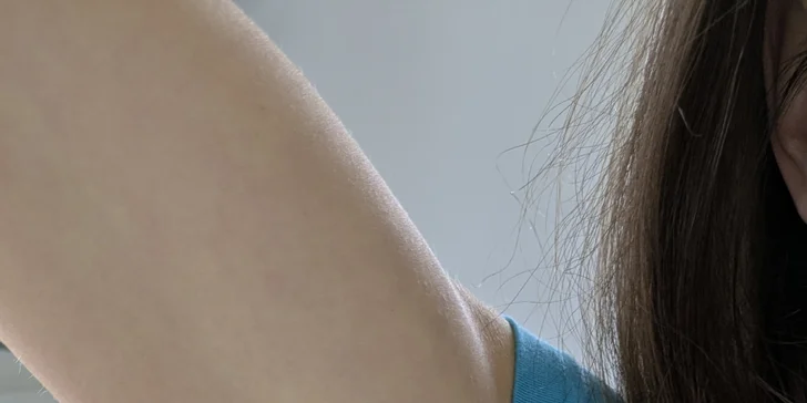 Zbavte sa potenia a zostaňte v suchu s Elektro-antiperspirantom!