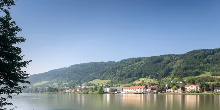Horné Rakúsko: 4* hotel v meste Wesenufer s polpenziou plus, saunou aj fitness, vr. karty zliav