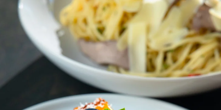 Trojchodová večera s krevetovým bowlom, wagyu mäsom či kuracím supreme