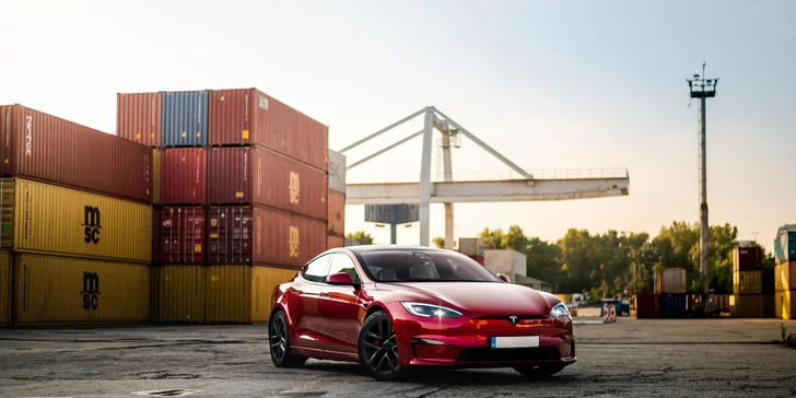Zážitková jazda na vozidle TESLA MODEL S PLAID: 30 alebo 60 minút