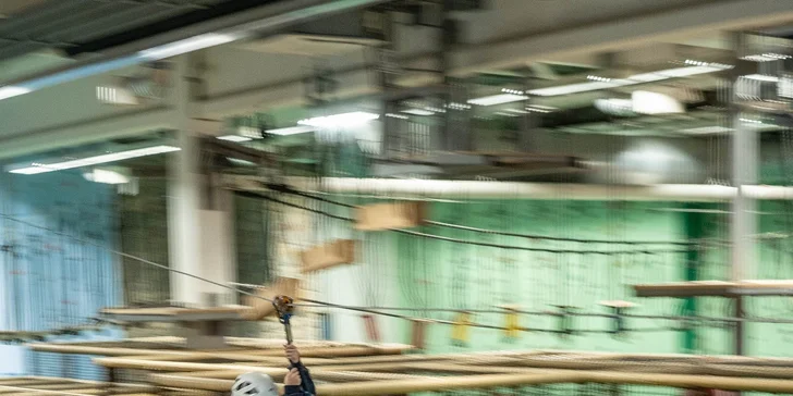 Vstup do Tarzánie - lanového centra s prekážkovou dráhou a 30 m dlhou zipline lanovkou