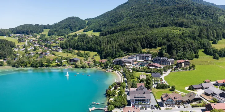 Pobyt v rakúskych Alpách: hotel priamo pri jazere, polpenzia, kúpele i požičanie bicyklov