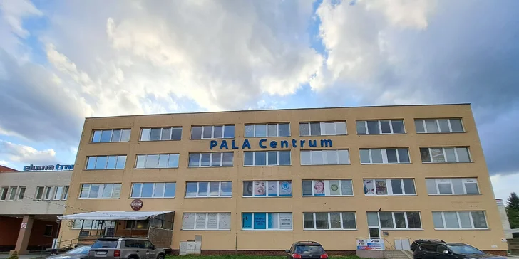 Wellness kombinované pedikúra s gél lakom a krátkou masážou pre blaho vašich nôh