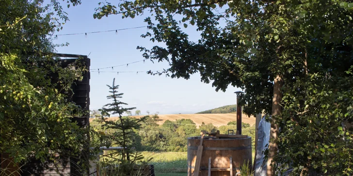 Jedinečný glamp na Zemplíne: romantika v prírode s kúpaním v drevenej kadi