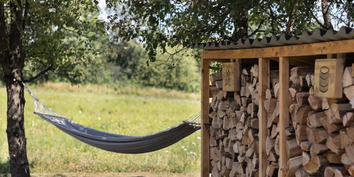 Jedinečný glamp na Zemplíne: romantika v prírode s kúpaním v drevenej kadi