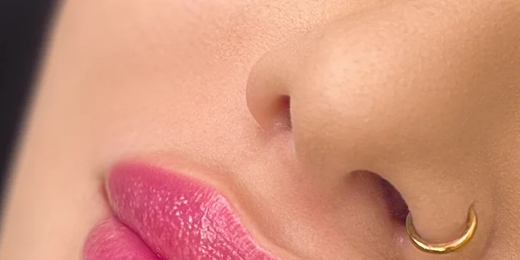 Výplň pier kyselinou hyalurónovou alebo hĺbkovo hydratačný "Lip Booster"