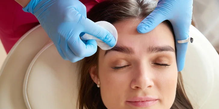 Lash lifting mihalníc alebo laminácia obočia