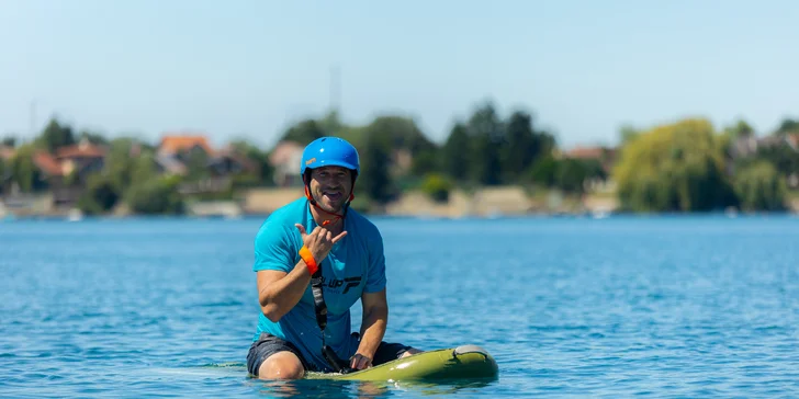 Naučte sa jazdiť na eFoil surfe a lietajte nad hladinou!