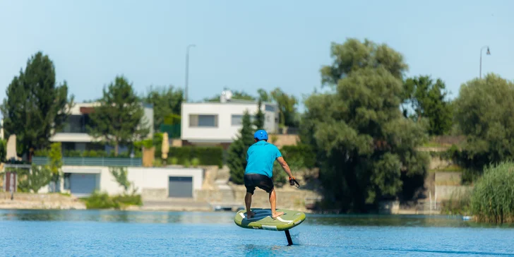 Naučte sa jazdiť na eFoil surfe a lietajte nad hladinou!