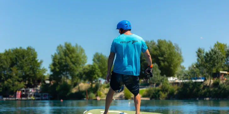 Naučte sa jazdiť na eFoil surfe a lietajte nad hladinou!