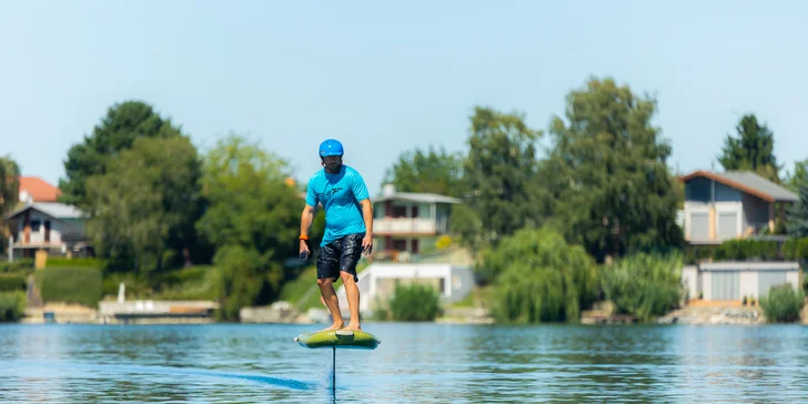 Naučte sa jazdiť na eFoil surfe a lietajte nad hladinou!