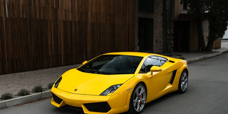 Adrenalínová jazda na Ferrari či Lamborghini!