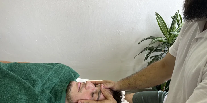Zahoďte stres a oddýchnite si: Masáž rôznych partií tela aj s bankovaním v cene!