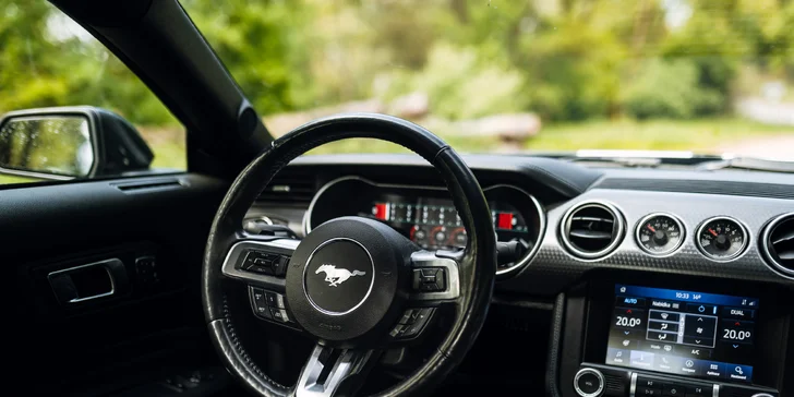 Jazda snov: 15 až 60 minút za volantom parádneho Ford Mustang GT 5.0