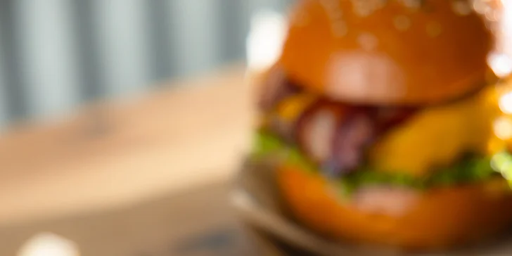 Hovädzí Dilema alebo Pulled pork burger s hranolčekmi