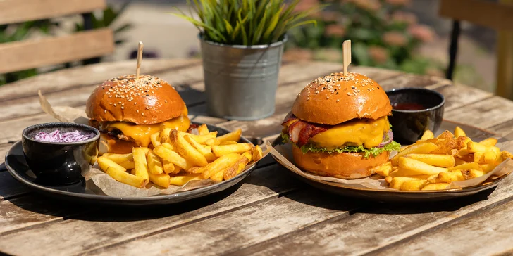 Hovädzí Dilema alebo Pulled pork burger s hranolčekmi