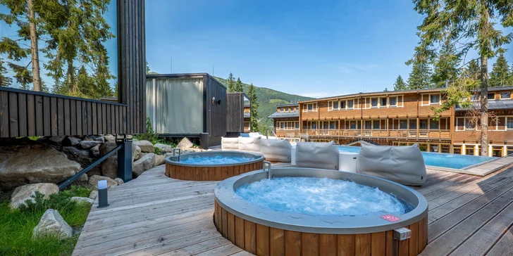 Dovolenka v unikátnych Björnson Tree Houses s novým exteriérovým wellness, 2 deti do 9,9 r. zadarmo
