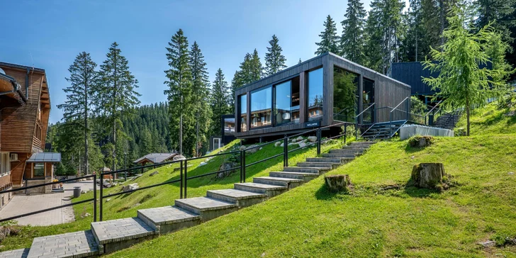 Dovolenka v unikátnych Björnson Tree Houses s novým exteriérovým wellness, 2 deti do 9,9 r. zadarmo