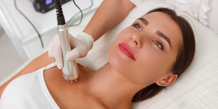 Lifting pleti pomocou rádiofrekvencie alebo rádiomezolift XILIA GLOW na tvár, krk a dekolt