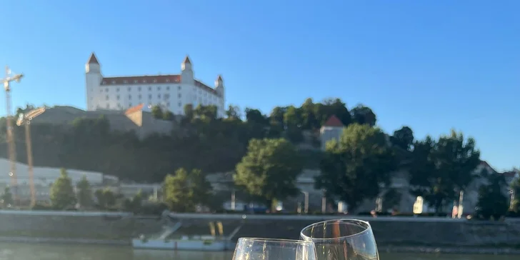 Plavba loďou s All You Can Eat bufetom: chutná a hlavne bohatá večera s výhľadom na Bratislavu