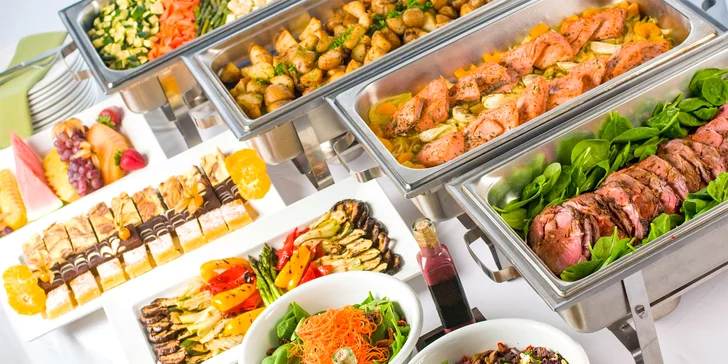 Plavba loďou s All You Can Eat bufetom: chutná a hlavne bohatá večera s výhľadom na Bratislavu