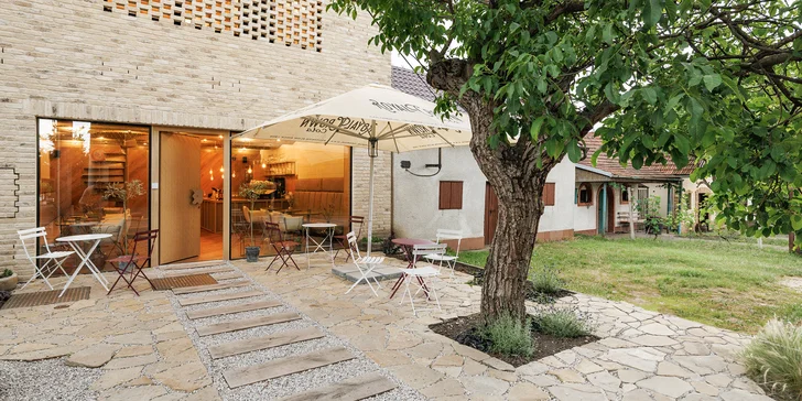 Krásny boutique penzión vo Veľkých Bíloviciach s vínnou pivnicou a barom