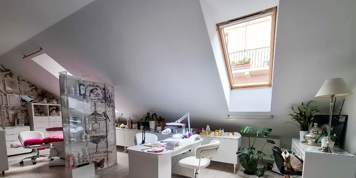 Klasická manikúra, gél lak alebo nové gélové nechty