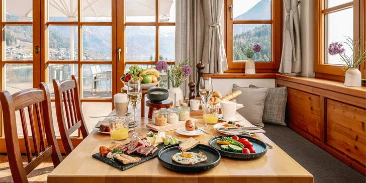 Pobyt v rakúskych Alpách: hotelové izby aj apartmány pri jazere Grundlsee, wellness a raňajky