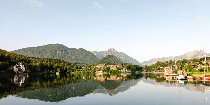 Pobyt v rakúskych Alpách: hotelové izby aj apartmány pri jazere Grundlsee, wellness a raňajky