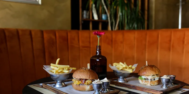 Burger s hranolčekmi a omáčkami: Colorado alebo Special Bacon
