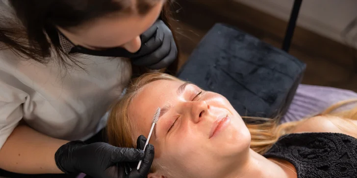 Laminácia obočia a mihalníc s farbením aj botoxom v Nelik beauty studio
