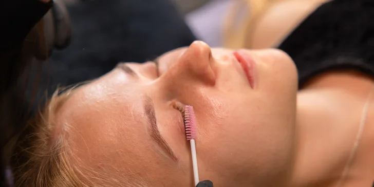 Laminácia obočia a mihalníc s farbením aj botoxom v Nelik beauty studio