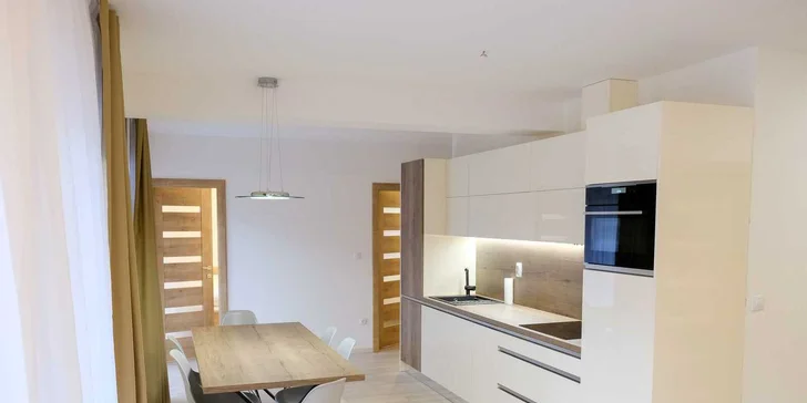 Atrakciami nabitá Valčianska dolina: pobyt v komfortných apartmánoch s výhľadom na jazero