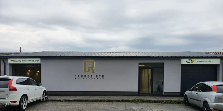 Čistenie auta, leštenie laku alebo tekutý stierač pre ochranu skla