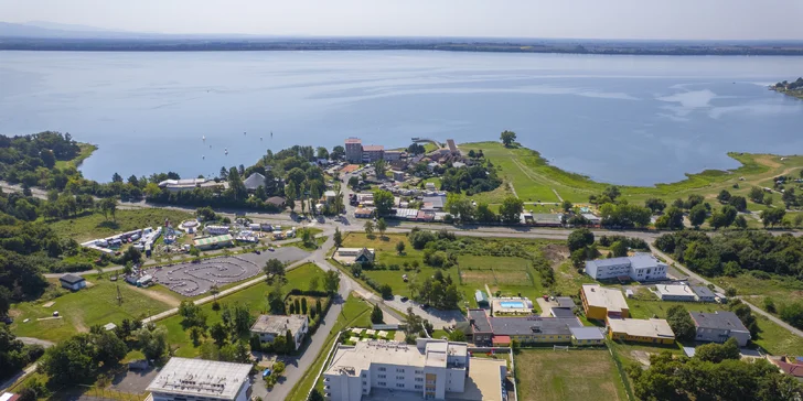 Celodenný vstup do hotelového wellness centra s večerou pre dieťa alebo dospelého
