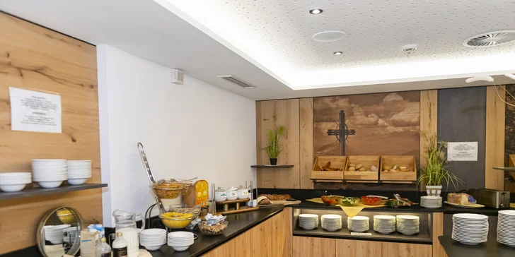 Kitzbühelských Alpách: 4* hotel blízko zjazdovky, bohatá polpenzia, saunová zóna aj karta výhod