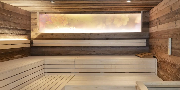Kitzbühelských Alpách: 4* hotel blízko zjazdovky, bohatá polpenzia, saunová zóna aj karta výhod
