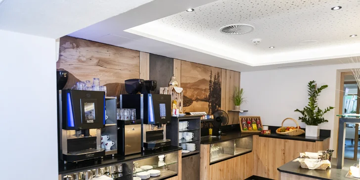 Kitzbühelských Alpách: 4* hotel blízko zjazdovky, bohatá polpenzia, saunová zóna aj karta výhod