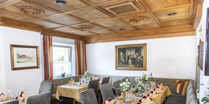 Kitzbühelských Alpách: 4* hotel blízko zjazdovky, bohatá polpenzia, saunová zóna aj karta výhod