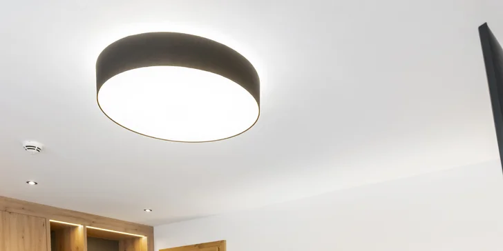Kitzbühelských Alpách: 4* hotel blízko zjazdovky, bohatá polpenzia, saunová zóna aj karta výhod