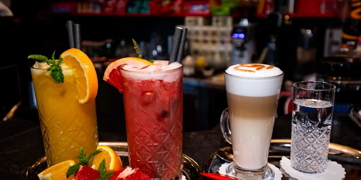 Ovocný fresh, káva alebo alkoholický miešaný drink podľa výberu