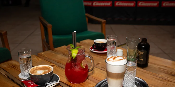Ovocný fresh, káva alebo alkoholický miešaný drink podľa výberu