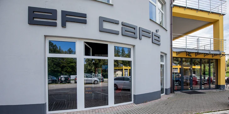Ovocný fresh, káva alebo alkoholický miešaný drink podľa výberu
