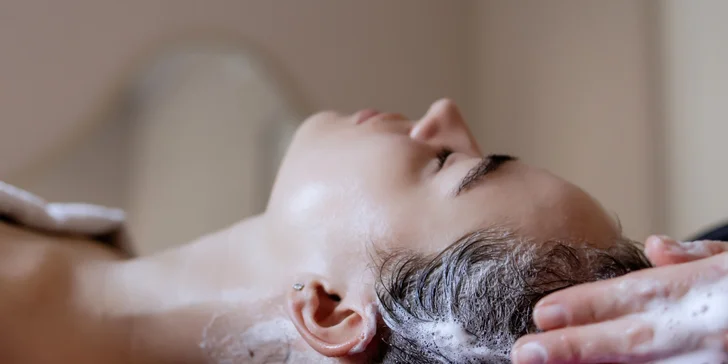 Head Spa: Kvetinový alebo detoxikačný rituál starostlivosti o vlasy a pokožku hlavy