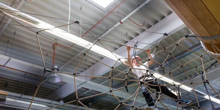 Vstup do Tarzánie - lanového centra s prekážkovou dráhou a 30 m dlhou zipline lanovkou