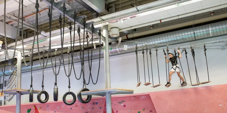 Vstup do Tarzánie - lanového centra s prekážkovou dráhou a 30 m dlhou zipline lanovkou