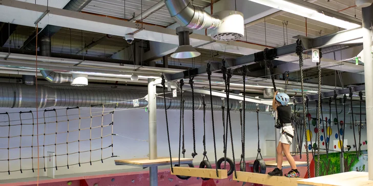Vstup do Tarzánie - lanového centra s prekážkovou dráhou a 30 m dlhou zipline lanovkou