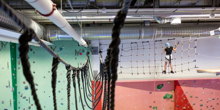 Vstup do Tarzánie - lanového centra s prekážkovou dráhou a 30 m dlhou zipline lanovkou