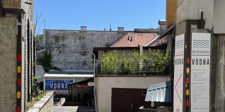 Čistenie auta v novej autoumyvárni v centre Košíc: Interiér, exteriér, sedadlá