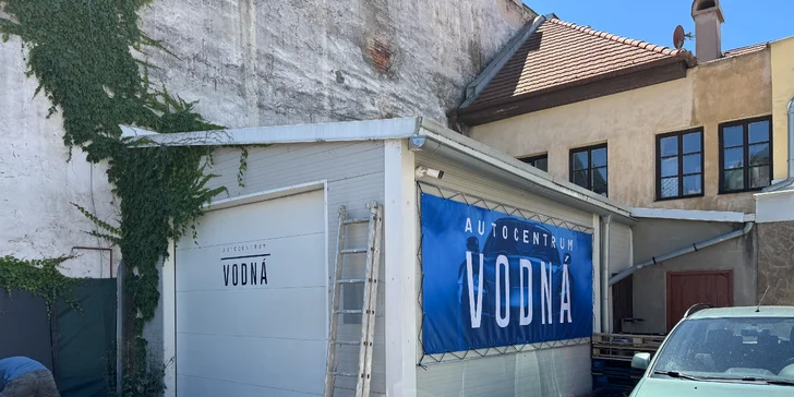 Čistenie auta v novej autoumyvárni v centre Košíc: Interiér, exteriér, sedadlá
